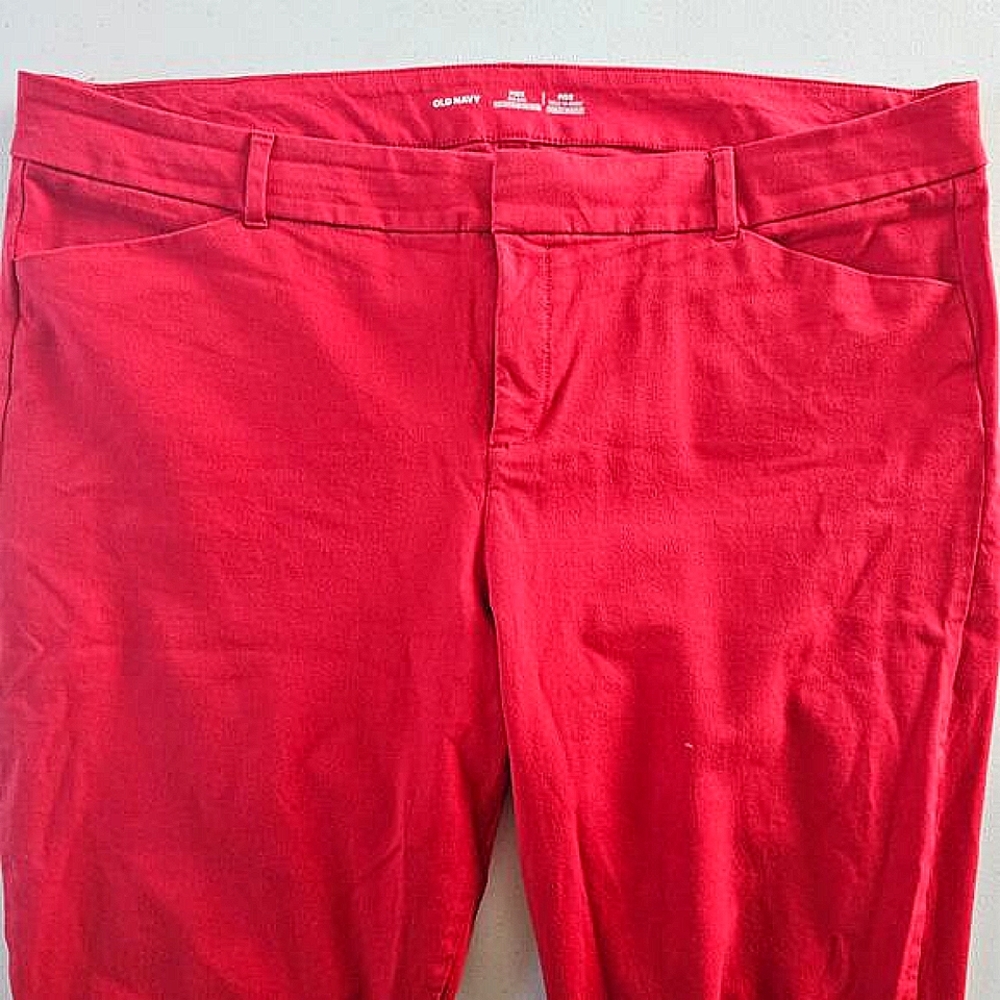 Old Navy Red Pixie Mid-Rise Cropped Pants Size 18